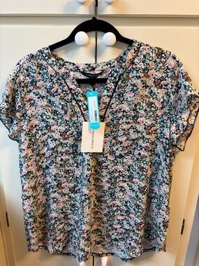 41 Hawthorn Floral V-Neck Short Sleeve Top - Pink, Green & Navy